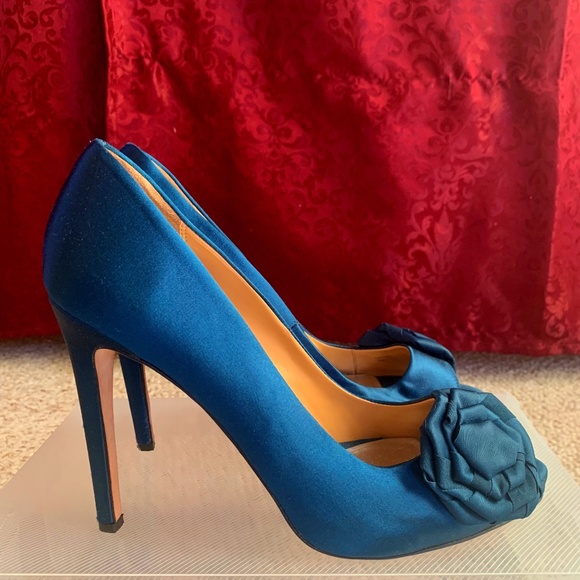 Badgley Mischka Frank Peep Toe Pump in Teal Satin with Rosette Size 9.5M - Picture 1 of 15